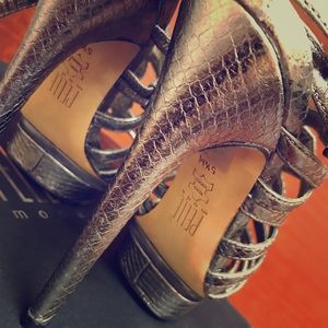 SELLING THESE BRAND NEW SNAKE SKIN HEELS